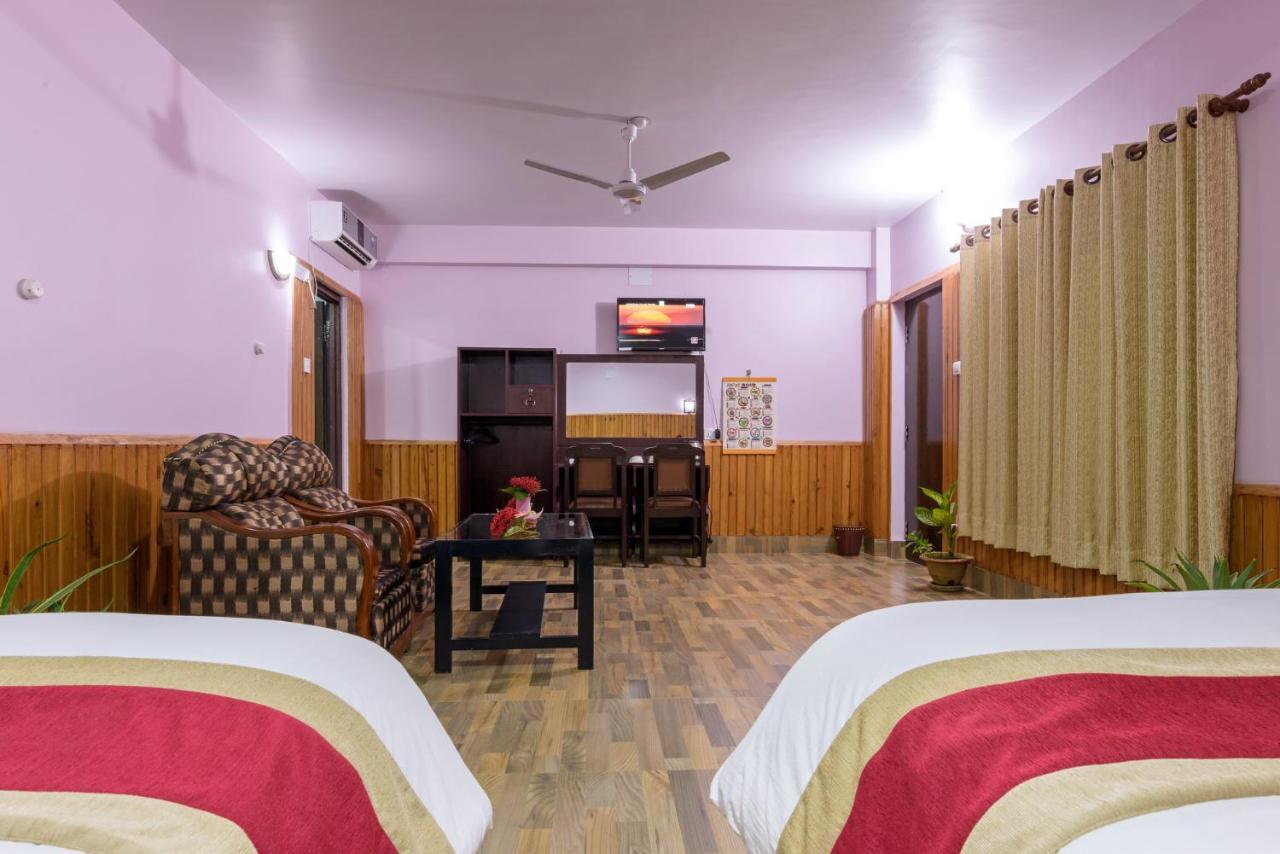 Hotel Monalisa Chitwan Sauraha Zewnętrze zdjęcie